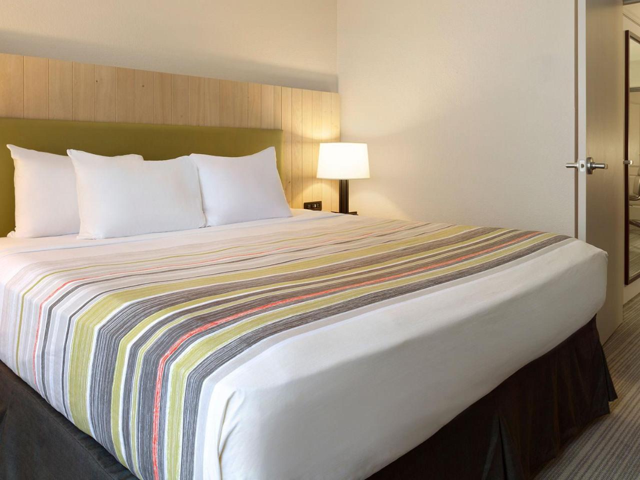 Country Inn & Suites By Radisson, Belleville, On ภายนอก รูปภาพ